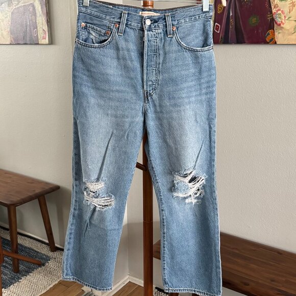 Levi's - Ribcage Straight Ankle Jeans in Medium Wash - Picture 2 of 16